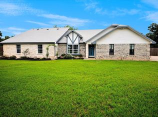 9716 Windsor Cir, Fort Worth, TX 76140