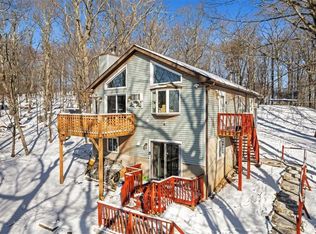 240 Woodcock Rd, Bushkill, PA 18324