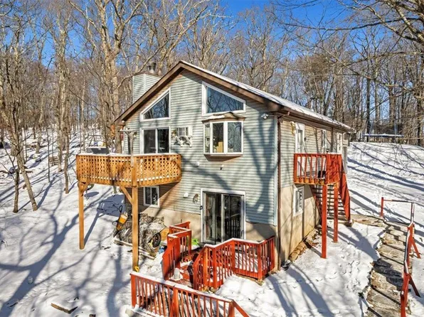 240 Woodcock Rd, Bushkill, PA 18324