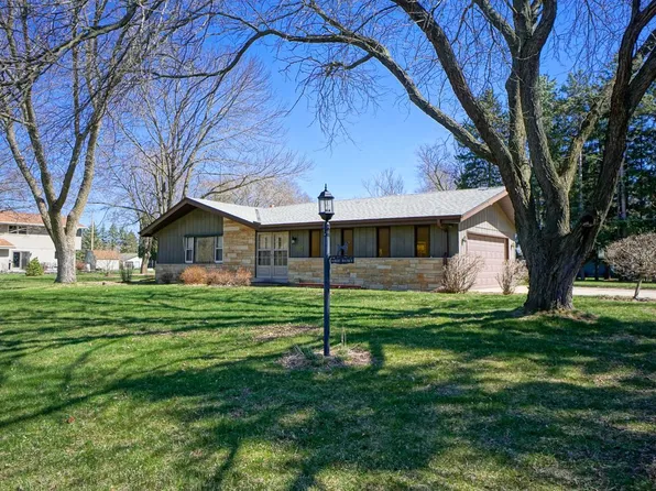 W291N8230 Parkview LANE, Hartland, WI 53029