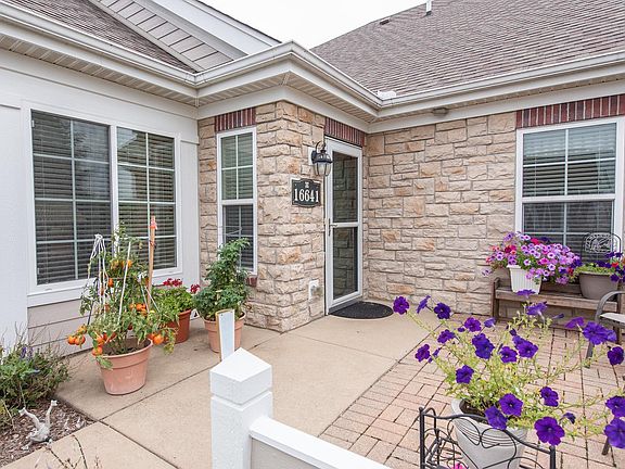 4th image of 16641 S Fox Run Cir
