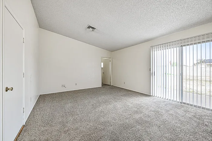 11102 W Turney Ave — Photo 9