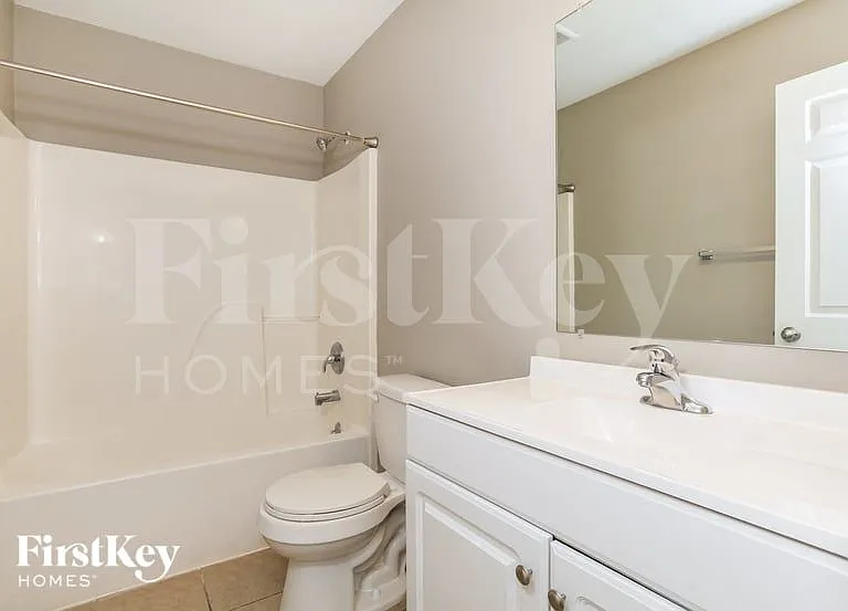 977 Hathaway Dr — Photo 13