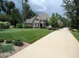 329 Tuxedo Ln, Greer, SC 29651