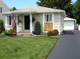 242 Wahl Rd, Rochester, NY 14609