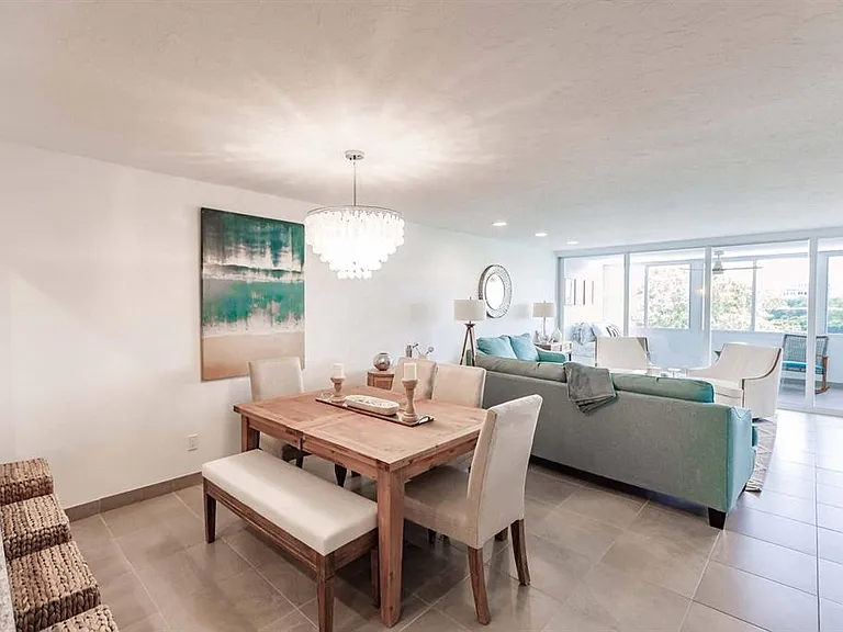 1125 W Peppertree Dr #407 — Photo 4