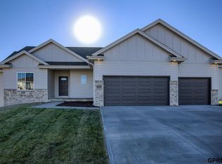 18305 Greenleaf St, Omaha, NE 68136