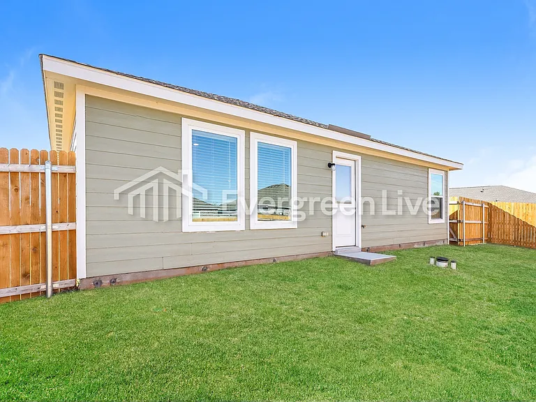 10905 SW 22nd St — Photo 15