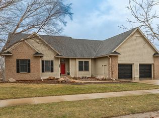 2011 Baihly Heights Dr SW, Rochester, MN 55902