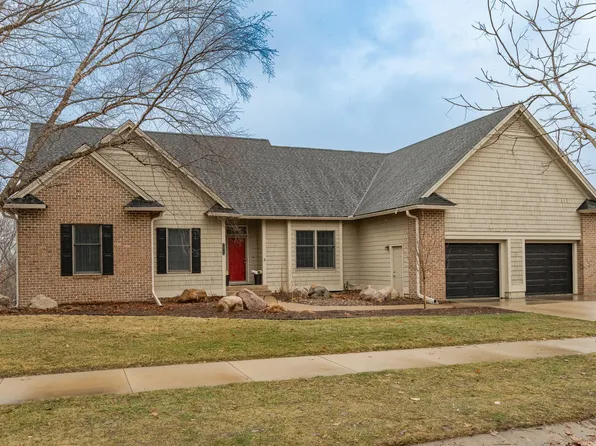2011 Baihly Heights Dr SW, Rochester, MN 55902