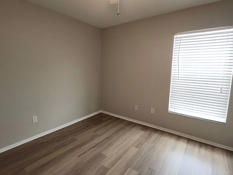 12507 Midpointe Dr — Photo 17
