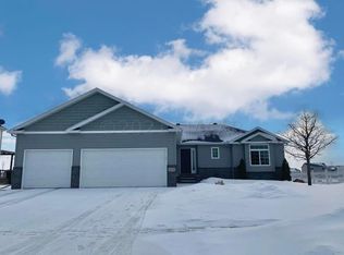 2871 Umber Ct S, Fargo, ND 58104
