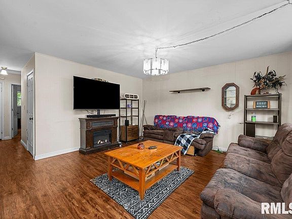 3rd image of 1106 S Zenith Ave