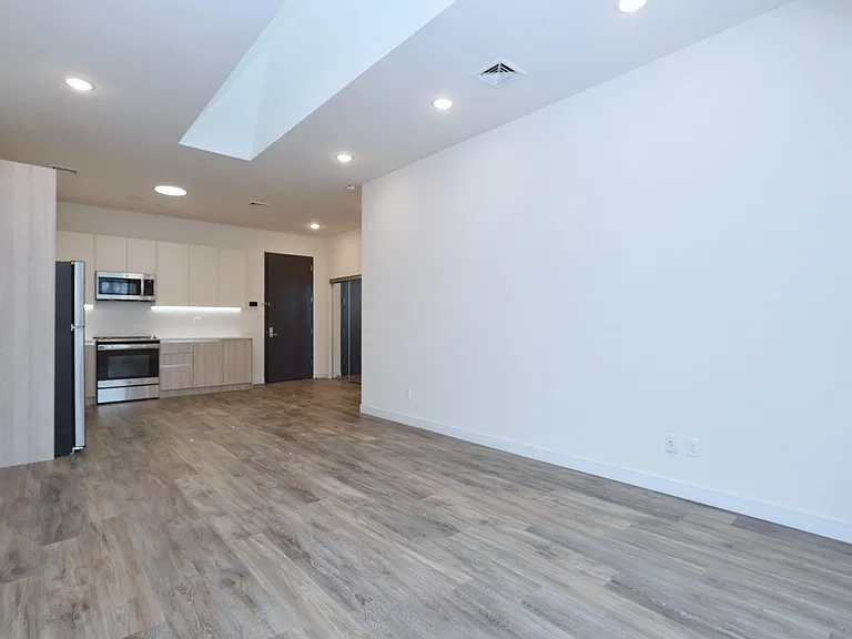 217 Main St #B — Photo 5