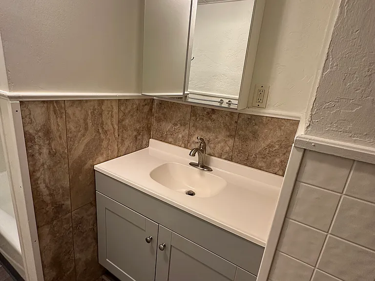 6 Walcott St #1R — Photo 7