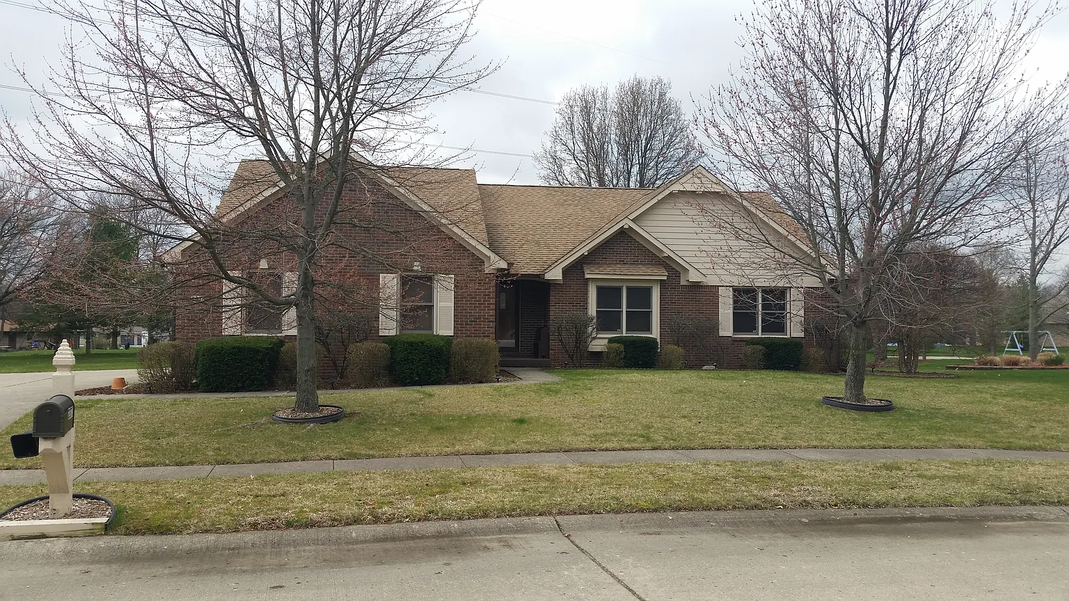 2873 Locust Cir photo 1