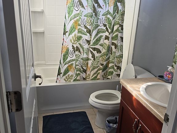 3rd image of 46 Twin Oaks Pl