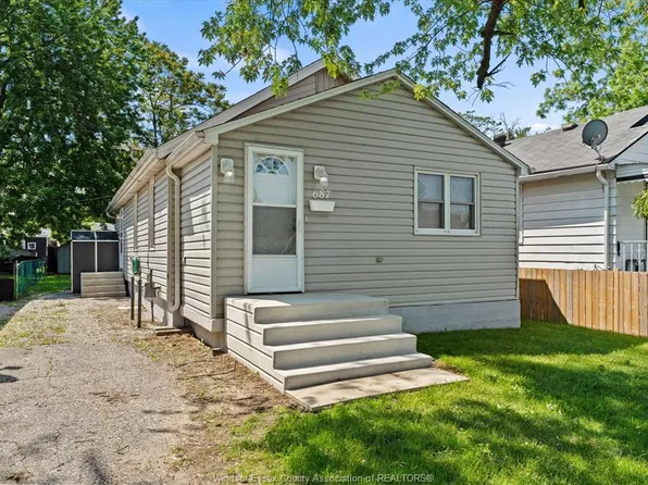 687 Charlotte St, Windsor, ON N8X 3A6