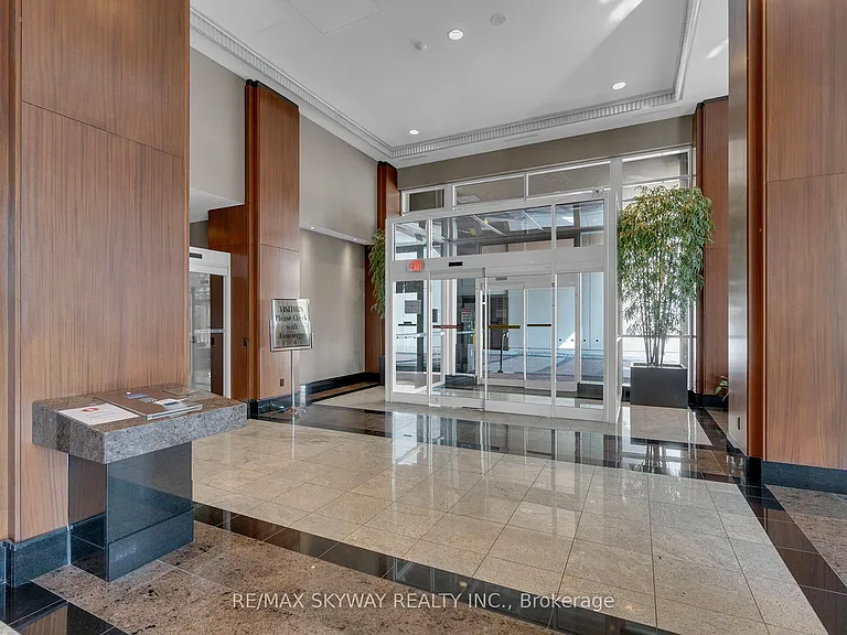 628 Fleet St #LPH03 — Photo 6