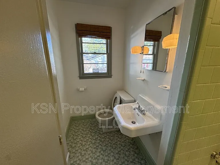 1436 E 42nd St — Photo 19