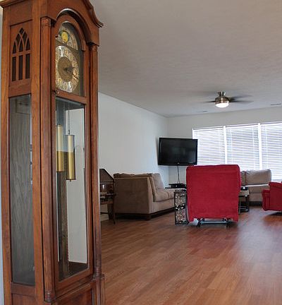 3rd image of 11742 Maryland St
