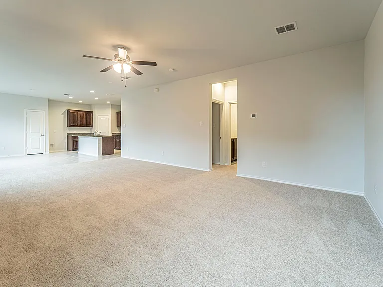 3305 Shortgrass Ln — Photo 3