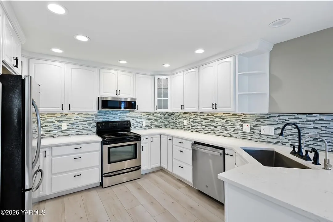 4 bed, 2231 sqft, $2,600 — Photo 2