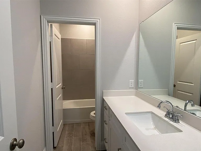 305 Tartane Dr — Photo 9