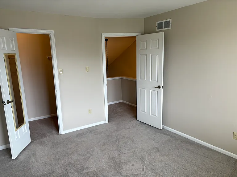 323 Milford Ct — Photo 24