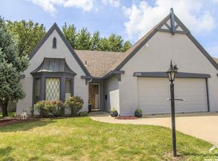 2760 Chipperfield Rd, Lawrence, KS 66047