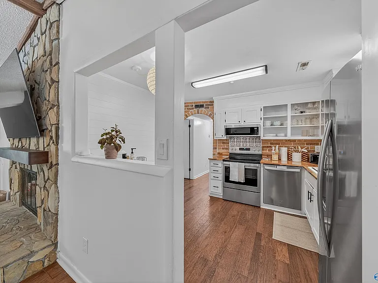 124 W Emert Rd — Photo 7