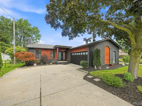 26925 S River Rd, Harrison Township, MI 48045