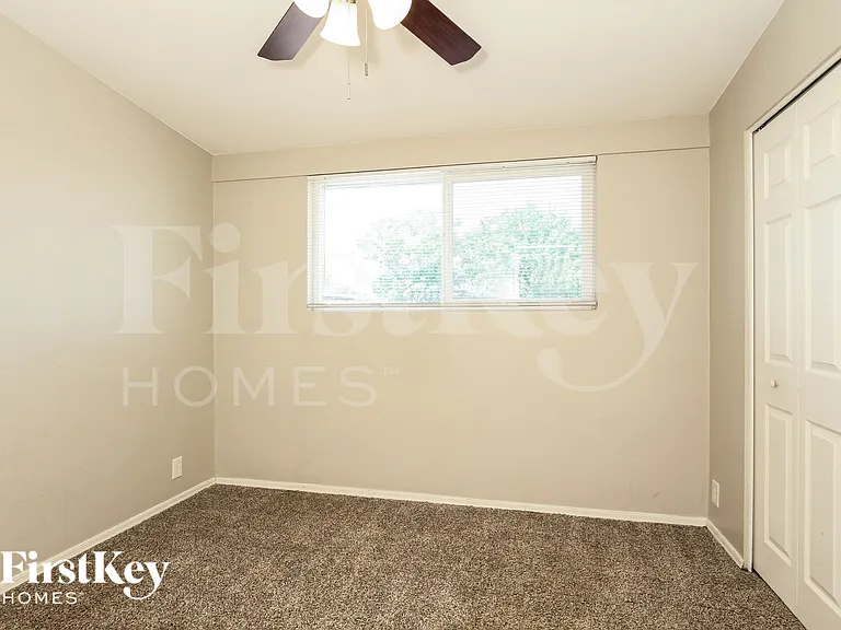 8830 N 37th Ave — Photo 10
