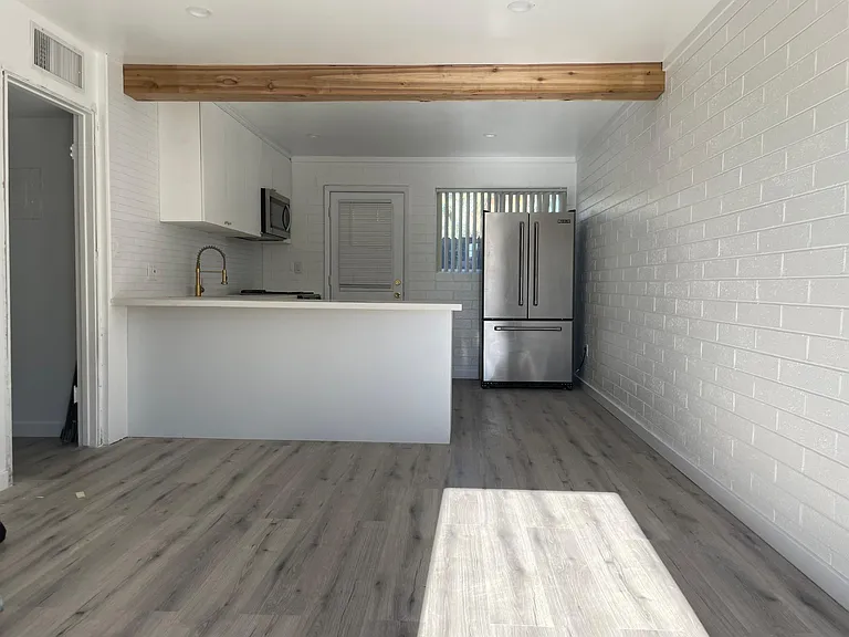 1018 E Polk St #2 — Photo 2
