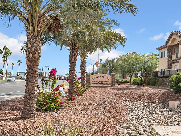 Desert Jewel Apartments — Photo 31