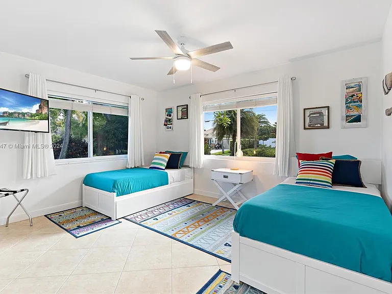 290 Tropic Dr — Photo 19