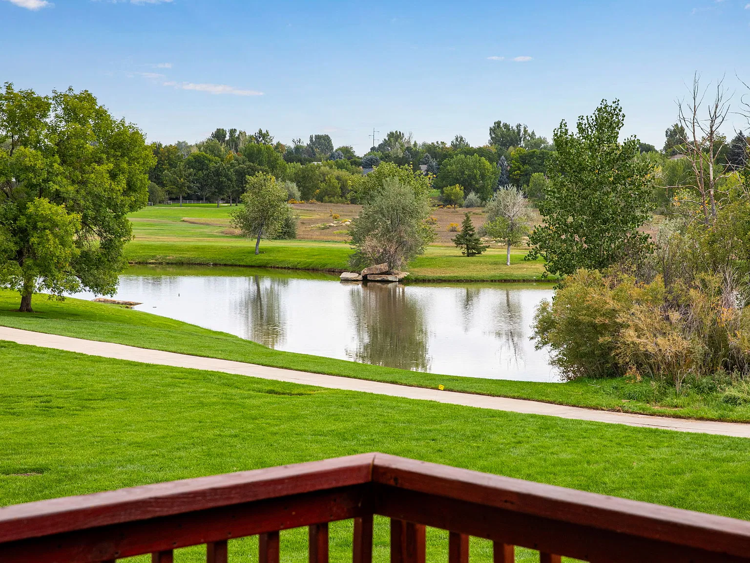 4 bed, 2.5 bath, 2500 sqft, $4,072 — Photo 3
