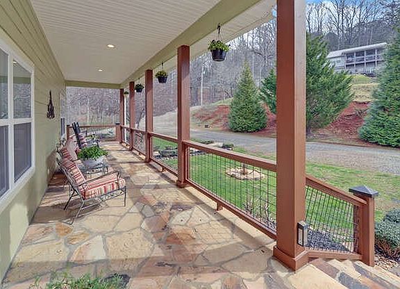 5th image of 685 Barefoot Rd