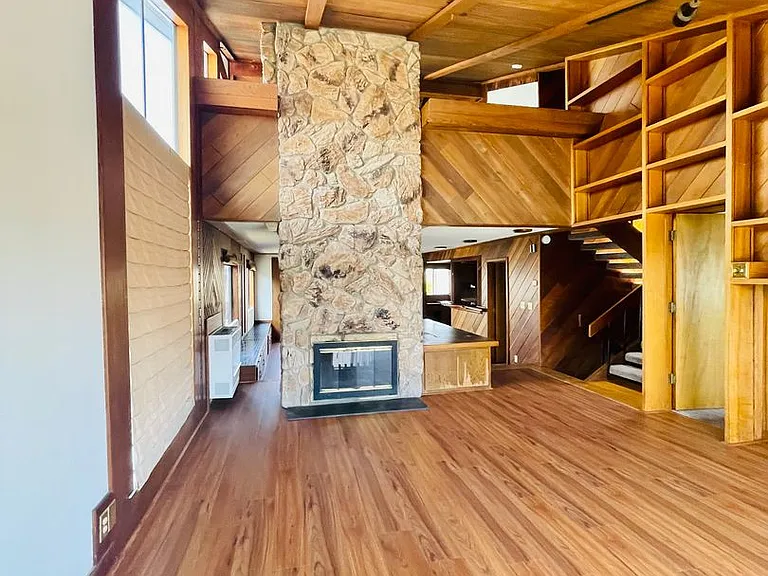 1047 Driftwood Ln — Photo 12