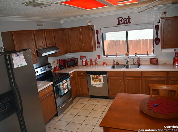 5th image of 7930 Bronzerock Dr