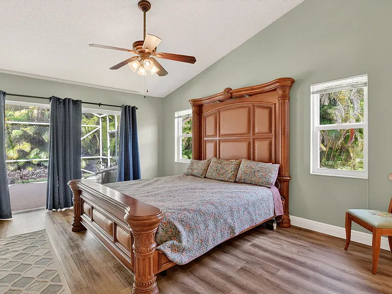 10065 Camelback Ln — Photo 32
