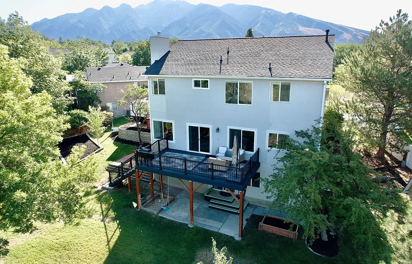 6 bed, 3.5 bath, 3720 sqft, $5,000 — Photo 2