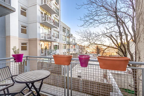 Sold by Compass | media 4