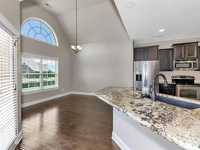 115 Woodmere Ct — Photo 10