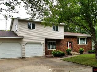 802 1st Ave SW, Fairfax, MN 55332