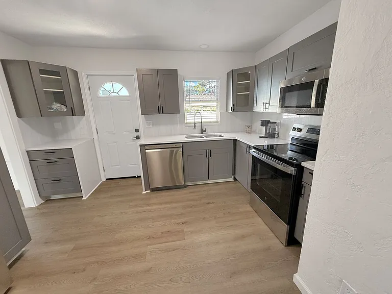 2401 8th Ave N — Photo 13