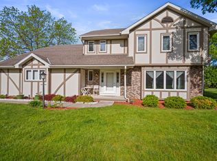 13165 W Scarborough Dr, New Berlin, WI 53146