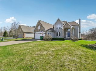 116 Squires Ln, Chardon, OH 44024