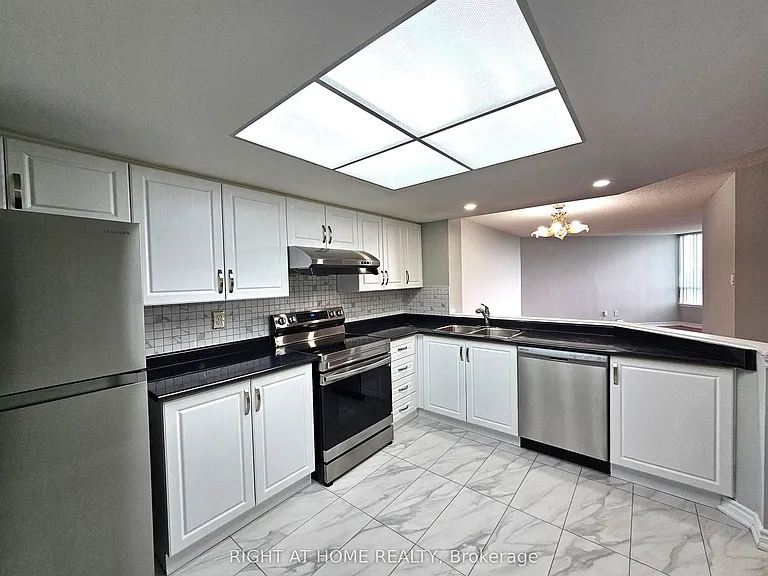300 Alton Towers Cir #901 — Photo 4