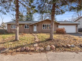 2922 McKnight Rd N, Maplewood, MN 55109